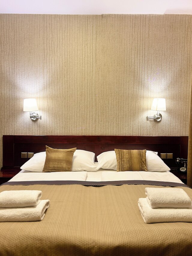 アット ジ オールド レディ