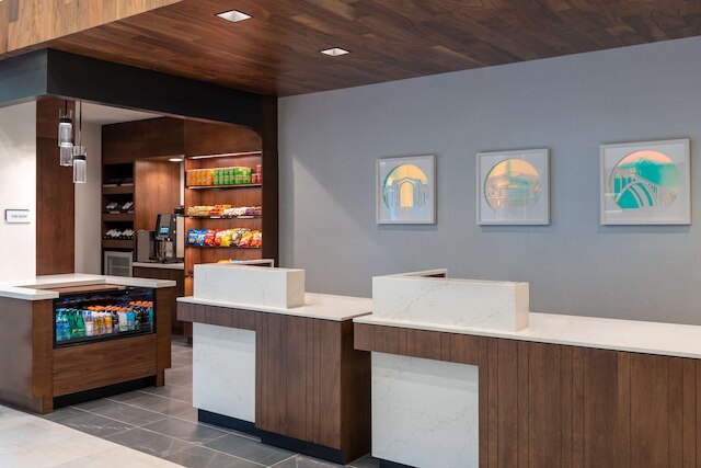 ヒルトン ガーデン イン アーリントン / コートハウス プラザ