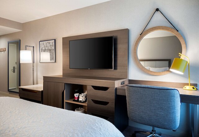 ハンプトン イン バイ ヒルトン ボストン / ケンブリッジ