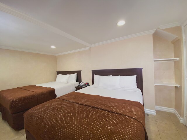 ナイト イン - ウォーキング ディスタンス トゥ ユニバーサル スタジオ ハリウッド