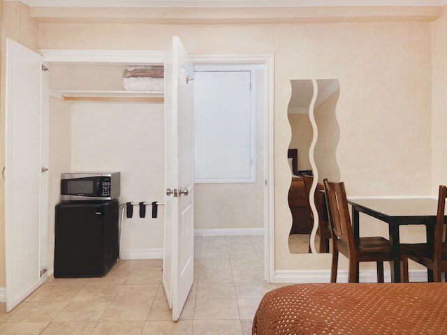 ナイト イン - ウォーキング ディスタンス トゥ ユニバーサル スタジオ ハリウッド