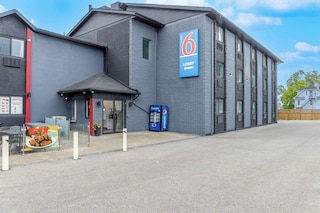 モーテル 6 ナイアガラ フォールズ, ON – ニア ザ フォールズ