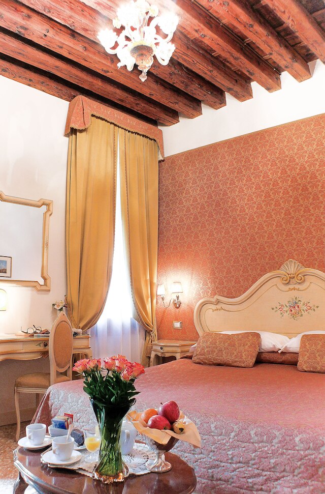 アポストリ パラーチェ