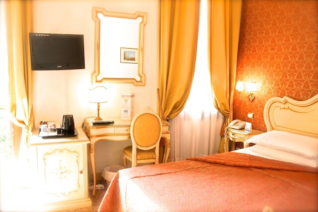 アポストリ パラーチェ