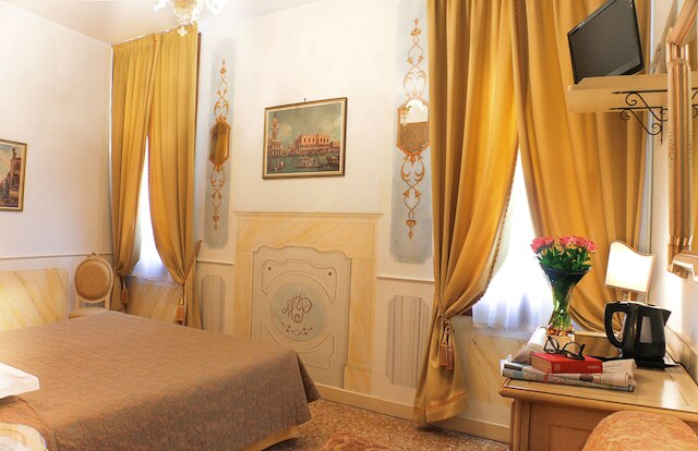 アポストリ パラーチェ