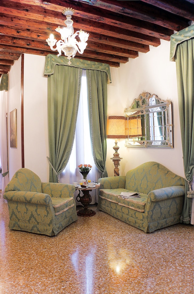 アポストリ パラーチェ