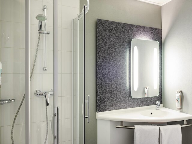 イビス ドメニル ポルト ドレー