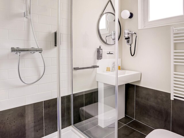 イビス ドメニル ポルト ドレー