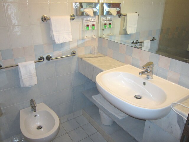 アダウラ ビレッジ エ コングレッシ