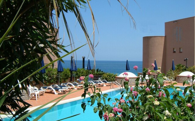 アダウラ ビレッジ エ コングレッシ