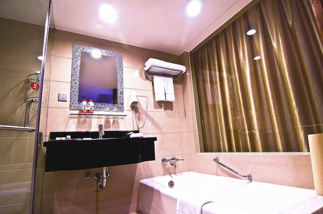 トン マオ ホテル - プドン 上海 (上海通貿大酒店)