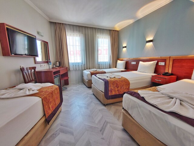 オリエント ミントゥール ホテル