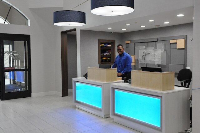 ホリデイ イン エクスプレス & スイーツ レイク フォレスト by IHG