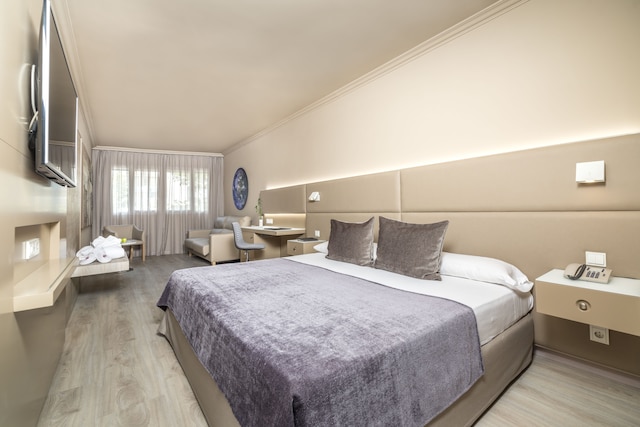 サレス ホテル ペール IV