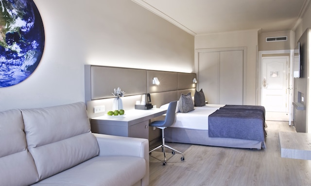 サレス ホテル ペール IV