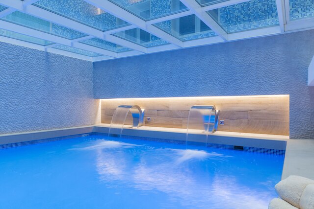 サレス ホテル ペール IV