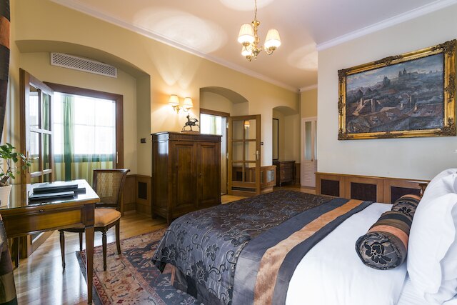 ゴールデン ウェル ホテル