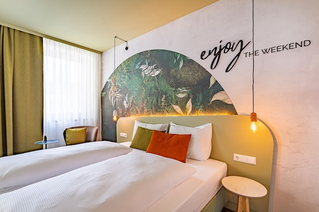 ザ ウィークエンド ホテル