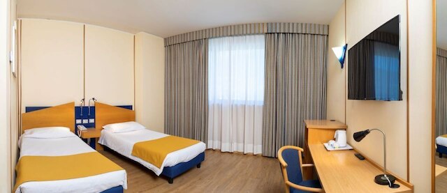 エクスプレス ホテル アオスタ イースト