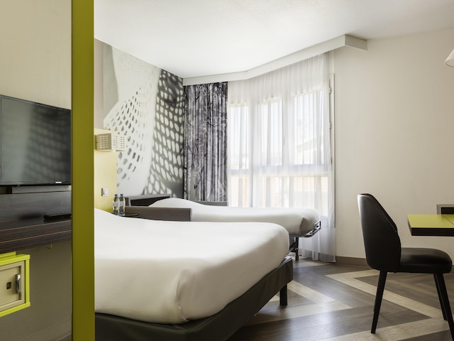 アイビス スタイル ニース ヴュー ポール