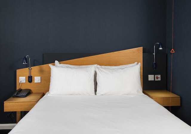 ホリデイ イン エクスプレス ドロイトウィッチ スパ by IHG