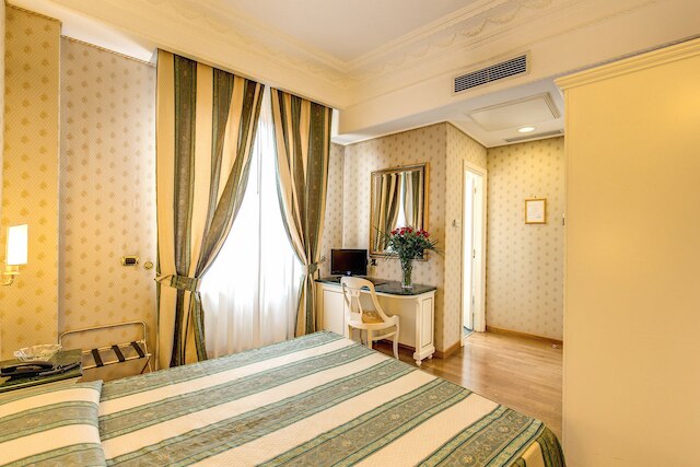 ホテル ラ ルミエール ディ ピアッツア ディ スパーニャ