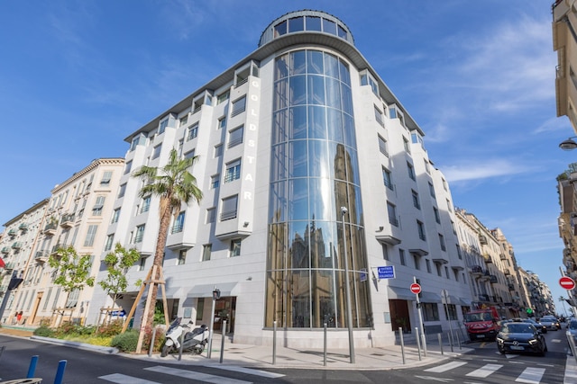 ゴールドスター アパートメンツ ニース