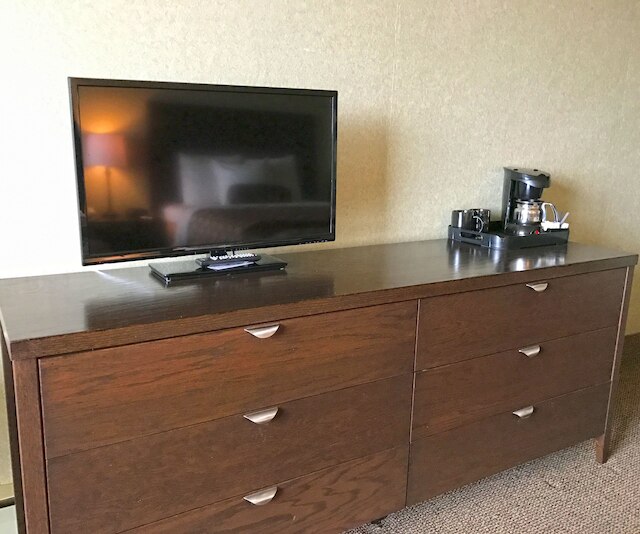 オークス ホテル オーバールッキング ザ フォールズ