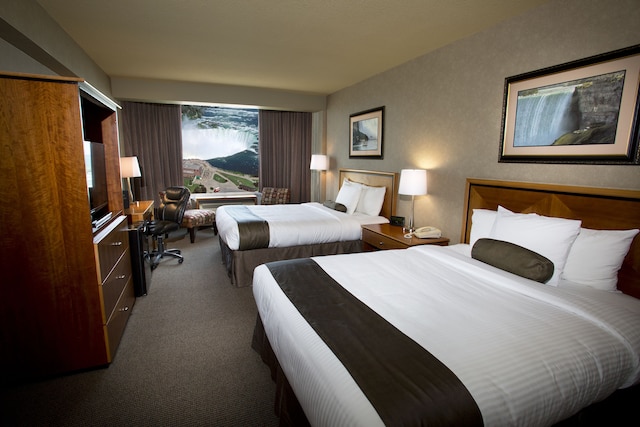 オークス ホテル オーバールッキング ザ フォールズ