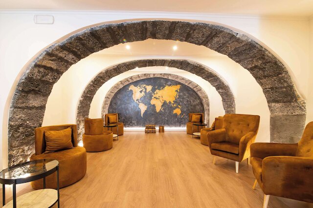 アゾリアニ ブティック, アン アセンド コレクション ホテル