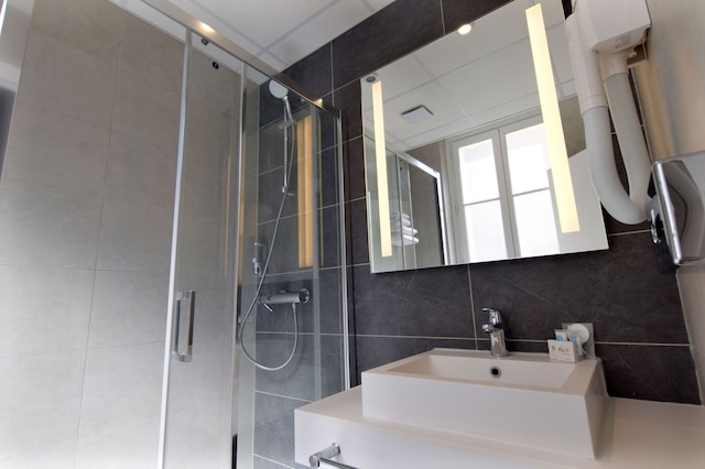 アヴィア サファイア モンパルナス