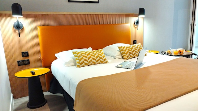 アヴィア サファイア モンパルナス