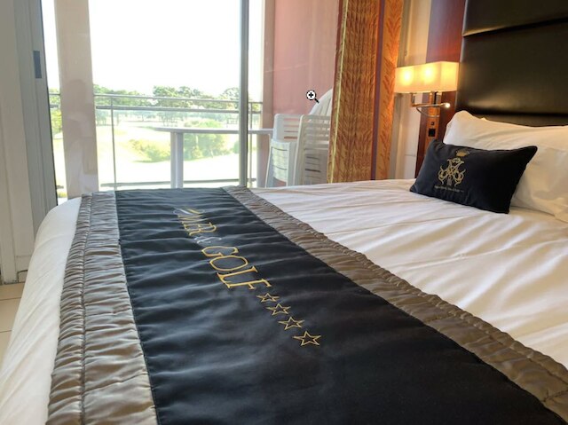 レジデンス メール & ゴルフ