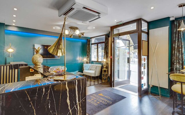 ホテル カーラデズ カンブロンヌ