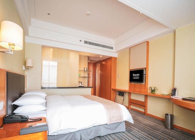 ラマダ プラザ上海プドン エアポート (上海浦東空港華美達広場酒店)