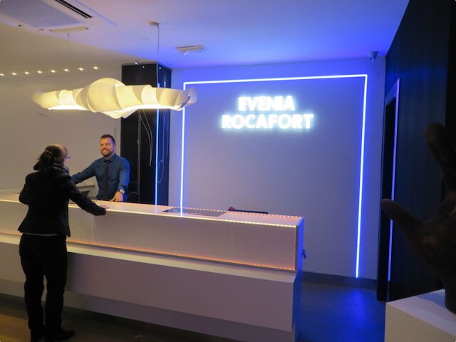 イブニア ロカフォルト