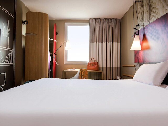 イビス パリ ポルト ドゥ クリシー サントル