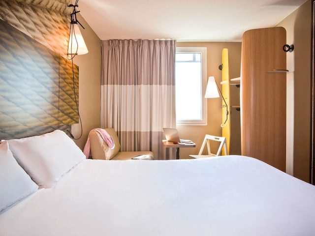 イビス パリ ポルト ドゥ クリシー サントル