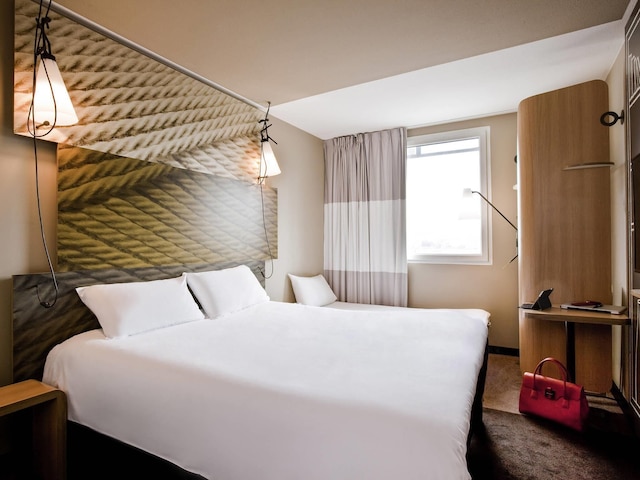 イビス パリ ポルト ドゥ クリシー サントル