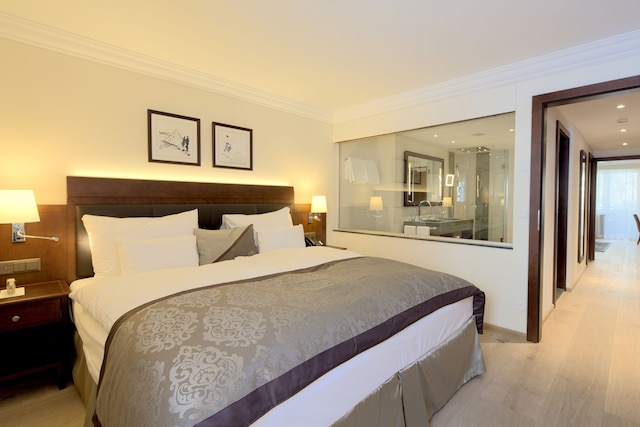 モン セルバン パレス