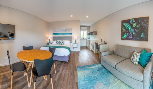 クラウズ モントビル