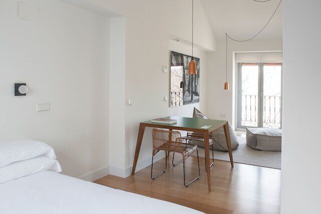 60 バルコニーズ アート