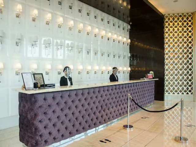 ホテル  シプトラ ワールド スラバヤ マネージド 、イ スイスベルホテル インターナショナル