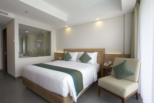 パラゴン ホテル スミニャック