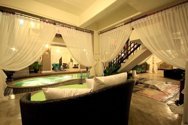 デバラ プール ヴィラ