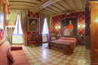 アンティカ ディモラ デ マイカリス