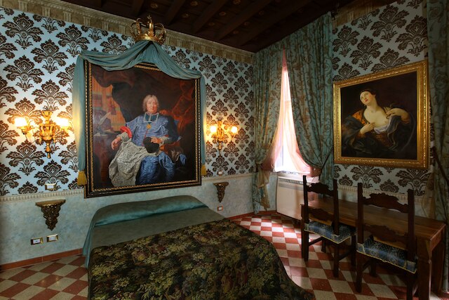 アンティカ ディモラ デ マイカリス