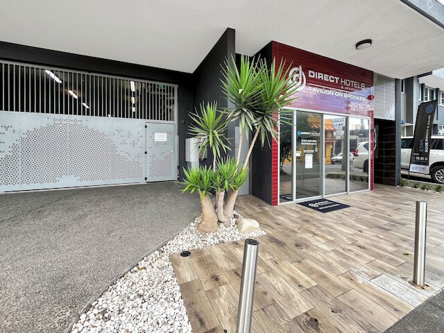 ダイレクト・コレクティブ - パビリオンとガバナー・オン・ブルックス