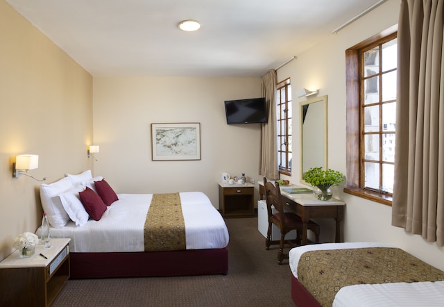 YMCA スリー アーチズ ホテル