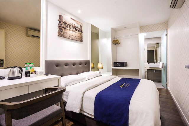 マンハッタン ビジネス ホテルダマンサラ ペルダナ